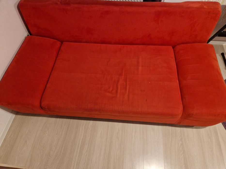 Canapea rosie extensibila