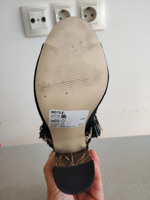 Атрактивни чехли By Very