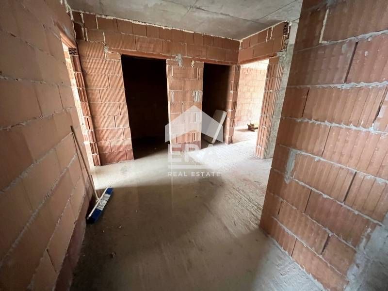 Продава се Тристаен апартамент в Варна, Лятно кино Тракия - 98 кв.м за 1296 €/кв.м - Снимка #2