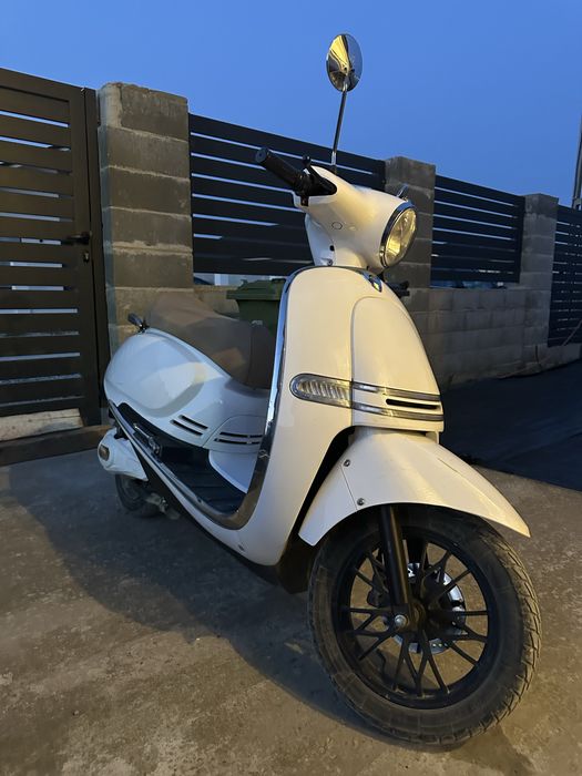 Scuter Electric E-FUN Pusa 3KW 2 baterii in stil Vespa