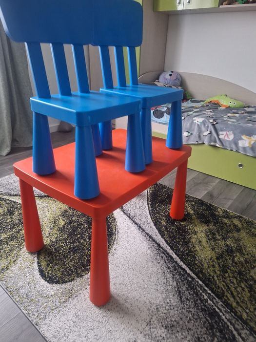 Masa + 2 scaune Ikea.