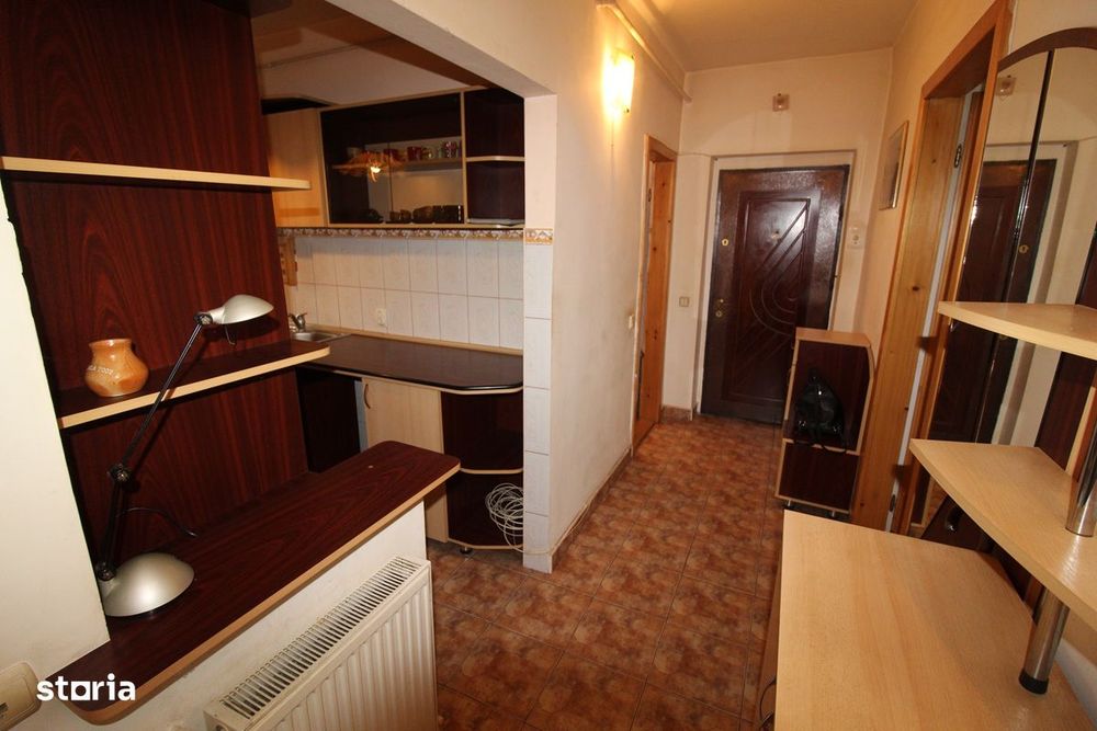 Vând apartament 3 camere în Hunedoara, zona OM-Pța. Eliberării, 64 mp