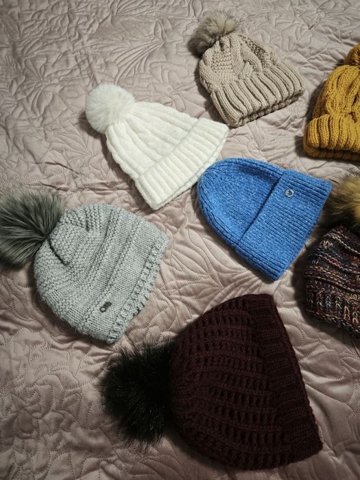 Зимни шапки в различни цветове