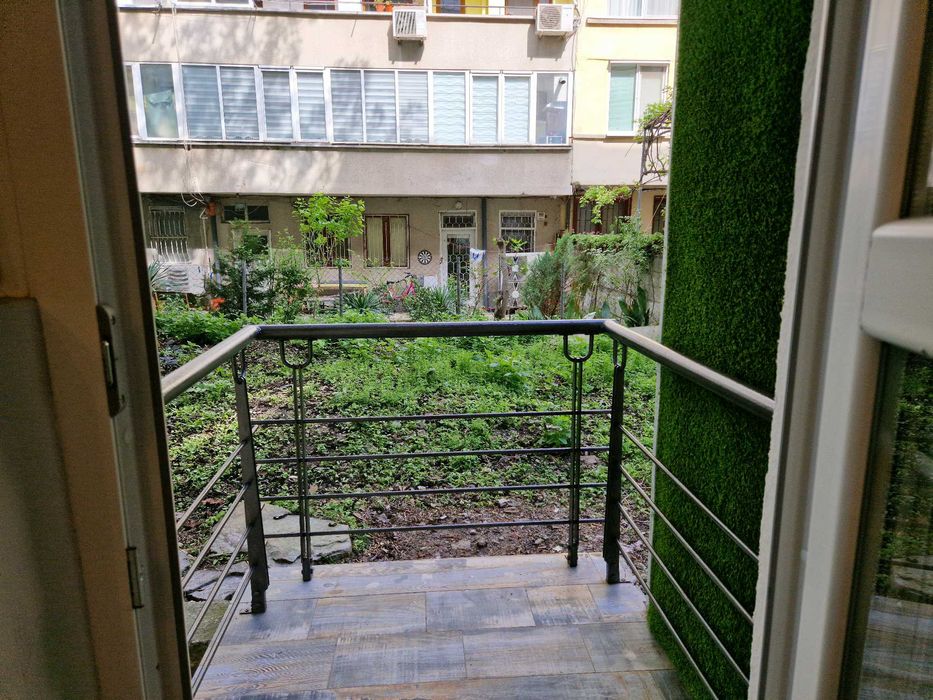 Дава се под наем Двустаен апартамент в Бургас, Център - 55 кв.м за 408 € - Снимка #4