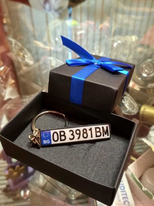 Светещ ключодържател с номер и марка на вашия автомобил