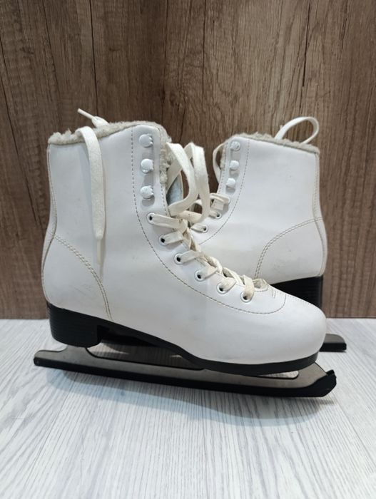 Продам женские коньки