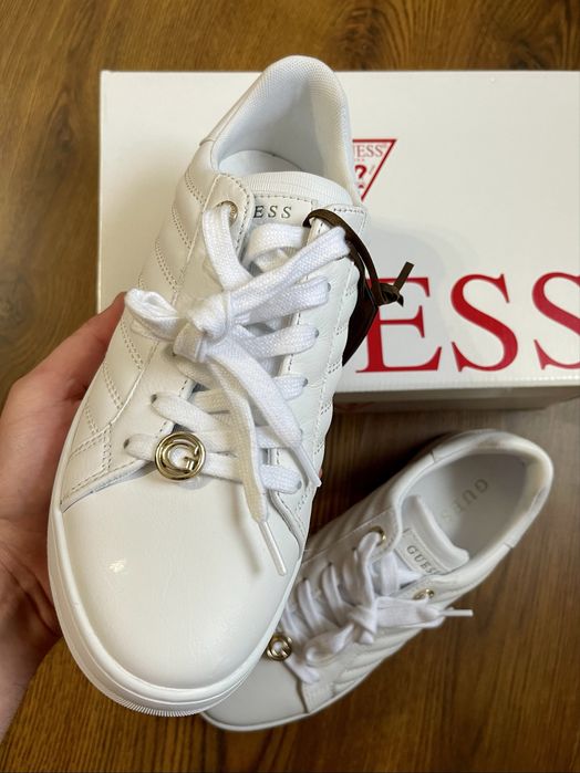 Adidasi / Sneakers Guess Racheel