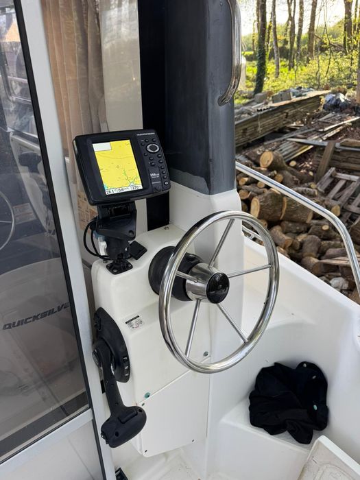 Barcă Quicksilver Pilothouse 605/2015-Mercury CT-115 /150 cp/2015-Fără peridoc