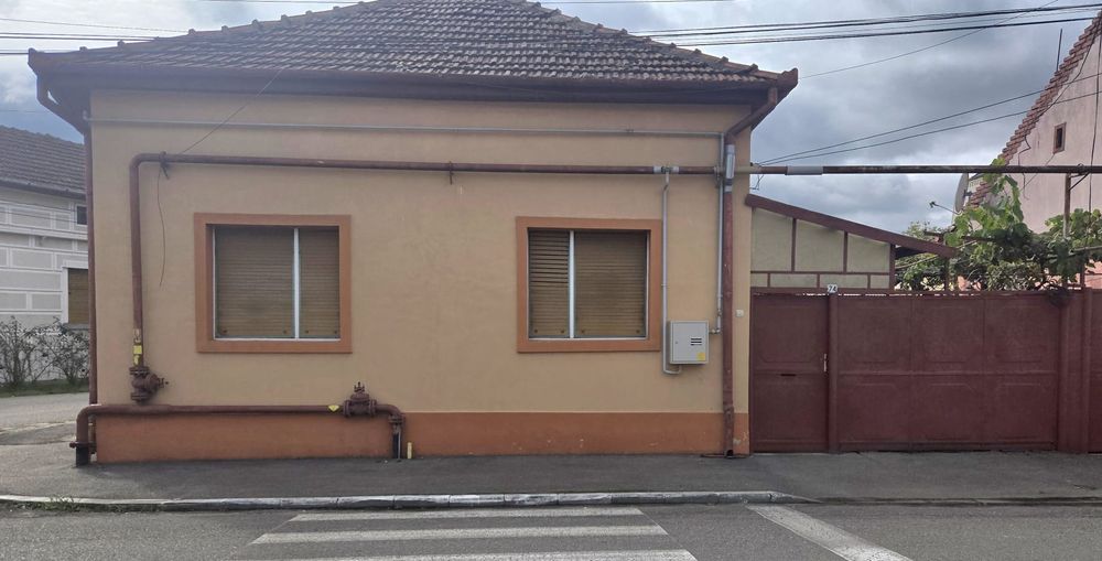 Vând casă familială