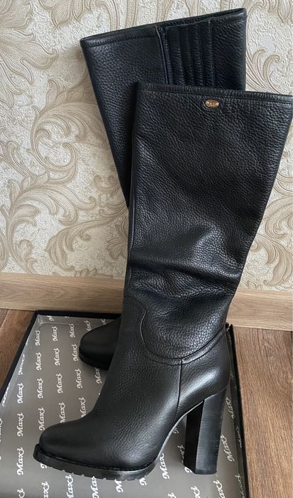 Продам женские сапоги