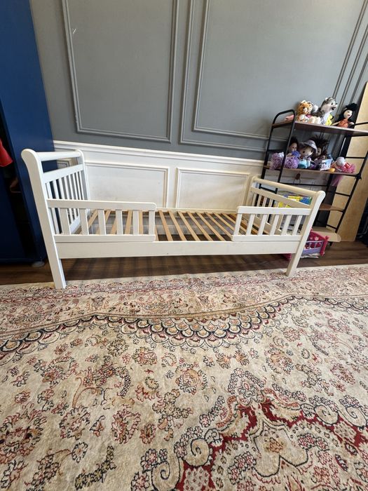 Продам детскую кровать. Массив береза.