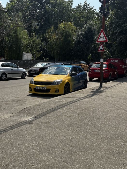 Opel astra h gtc