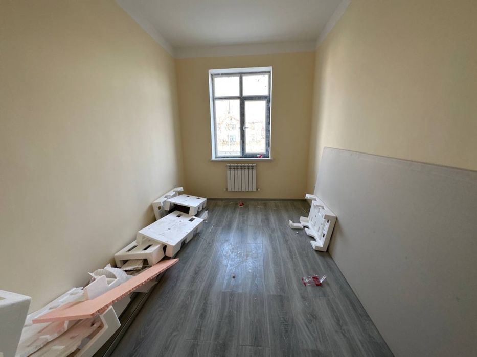 Тахиаташ районы центр 2 хана,     1 этаж магазин кылыу ушын колай