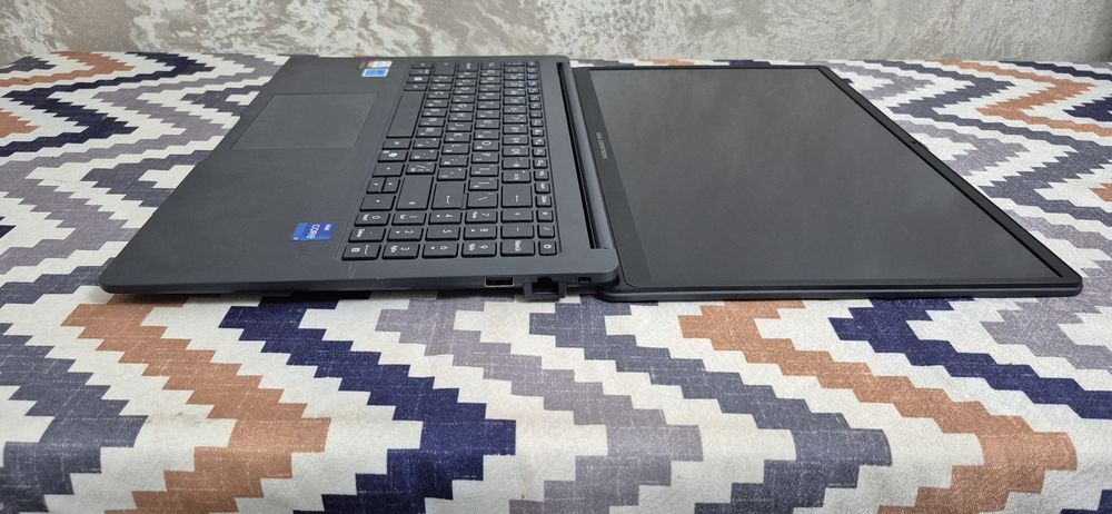 Asus ExpertBook B1503