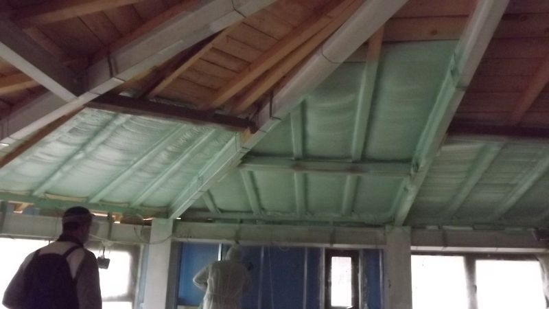 40 lei/m2  10 cm grosime izolatie termica cu spuma poliuretanica