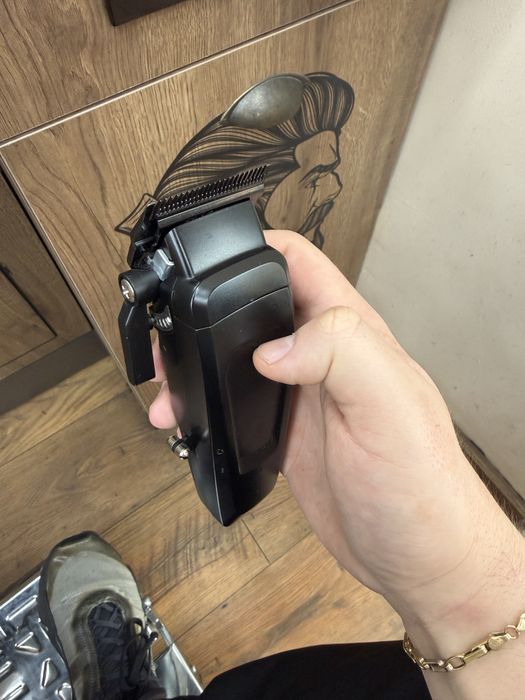 Vând mașină de tuns SC Saber II