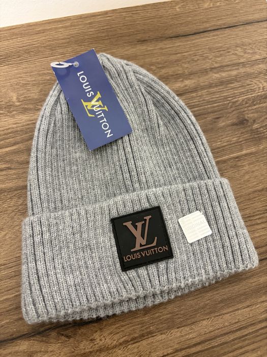 Caciula Louis Vuitton nou nouță