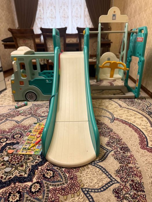 Продам Домик + Автобус с горками! Превосходно подходит для садика!!