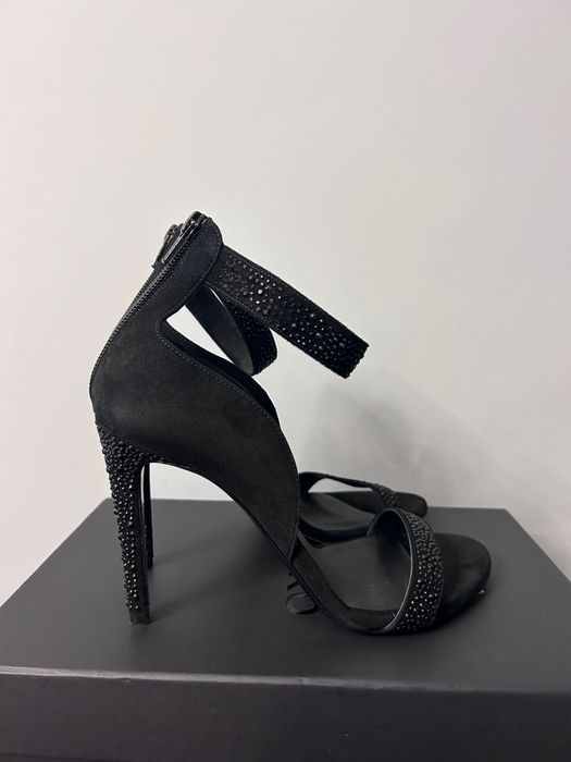 Сандали с камъни PINKO