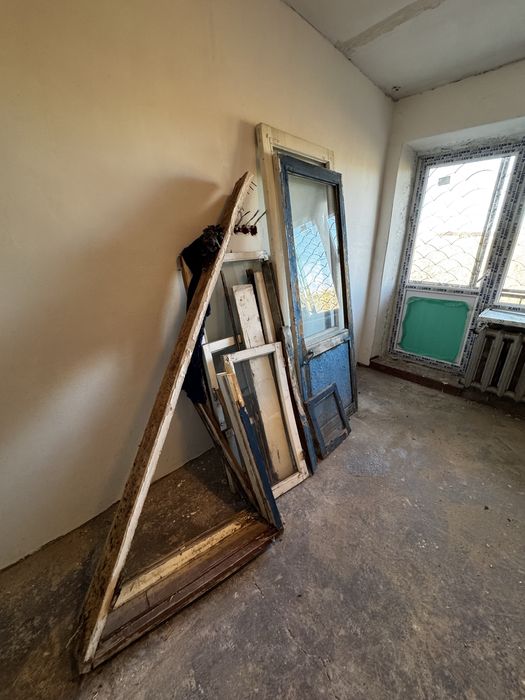 Отдам старые окна на дрова