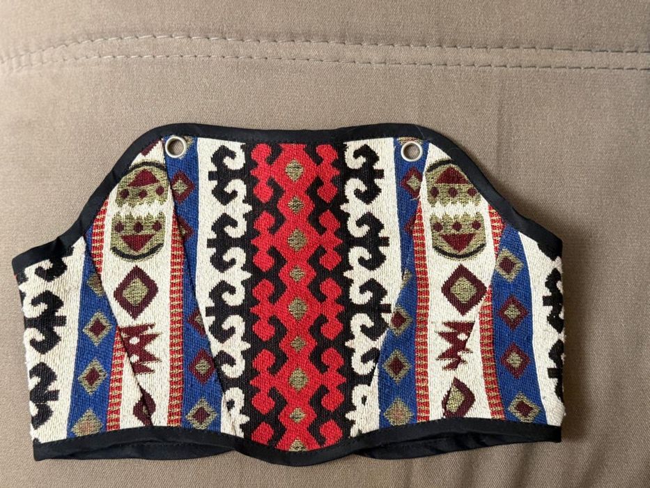 корсет с узорами