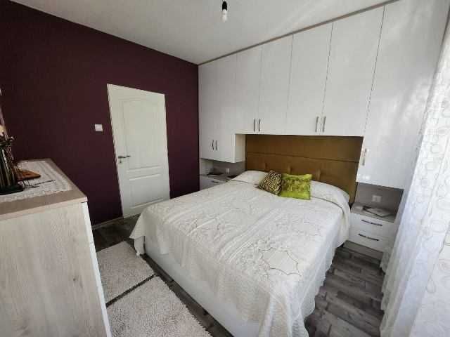 Дава се под наем Четиристаен апартамент в Търговище, Център - 108 кв.м за 484.5 € - Снимка #3