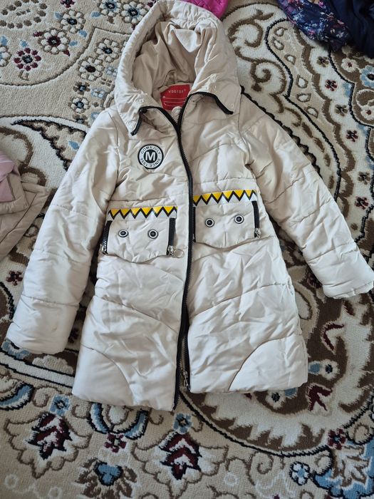 Продам куртки на девочку