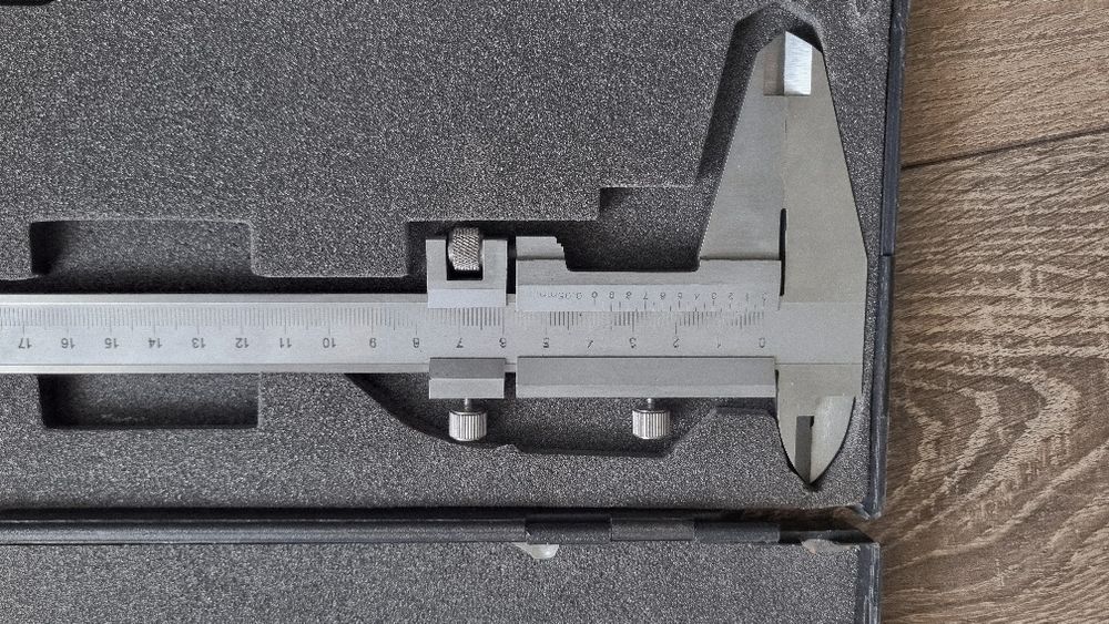 Subler 30 cm cu cutie
