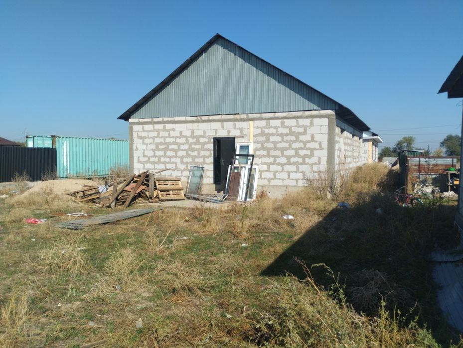 Продам дом 10-12 участок 6 соток документы а порядке  за мкр Мадениет