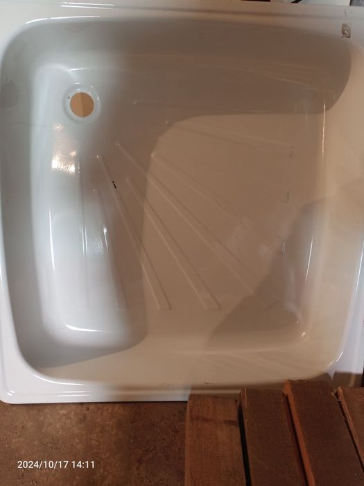 Продам эмалированный душевой поддон.