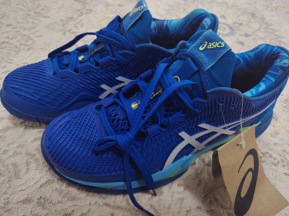 Продам кроссовки Асикс