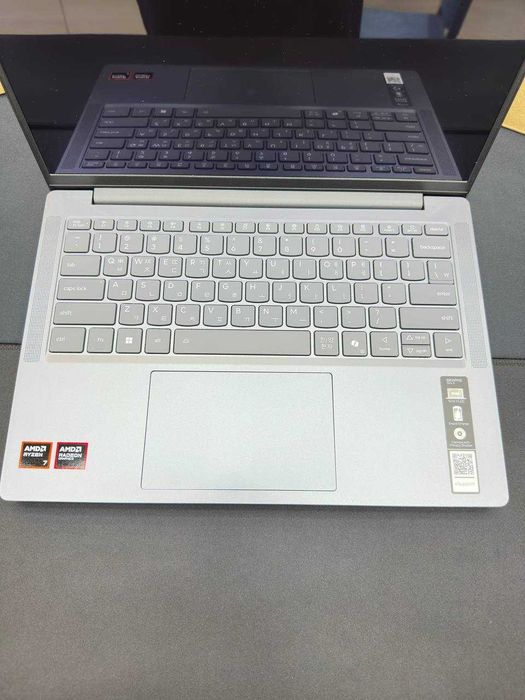 Noutbuk Lenovo IdeaPad Slim 3 AMD Ryzen 7 8840HS 8/512GB 14.0" OLED