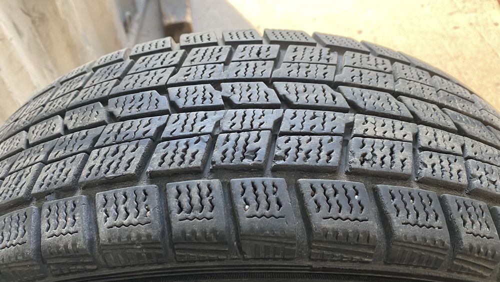Шины Dunlop 195/60/15  2 шины
