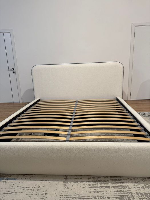 Спальный кровать