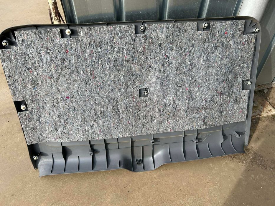 Комплект за врата багажник на Toyota RAV4