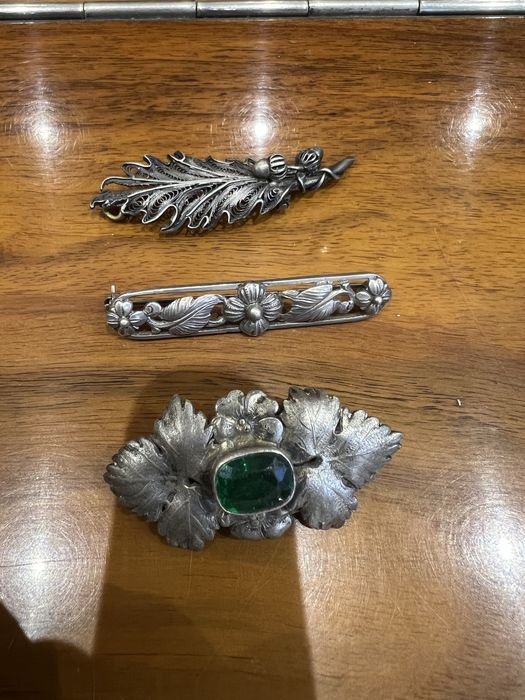 Брошки старинные .
