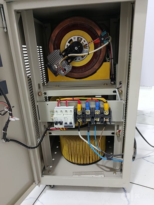 Стаблизатор напряжение 20 Kwatt Stablizator sotiladi 20Kwatt