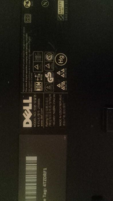 Продавам 27 инчов монитор DELL U2709W