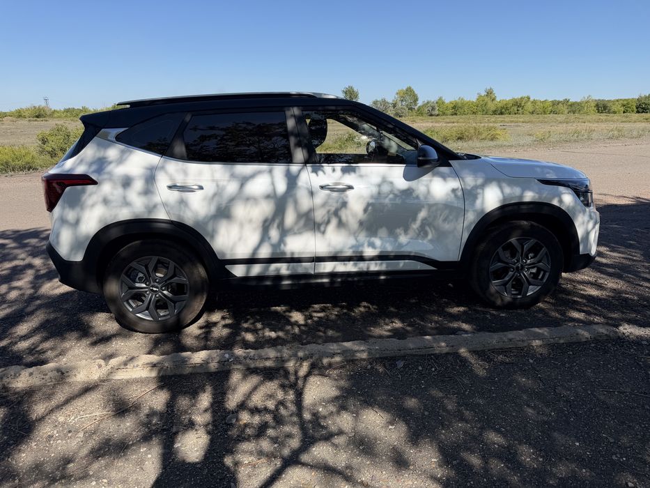 Кия Селтос новая автомашина