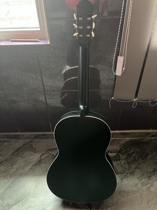 Vând chitara ne folosita ca noua