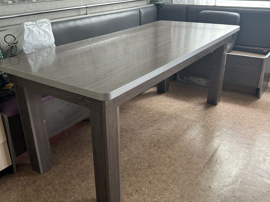 Продам кухонный стол