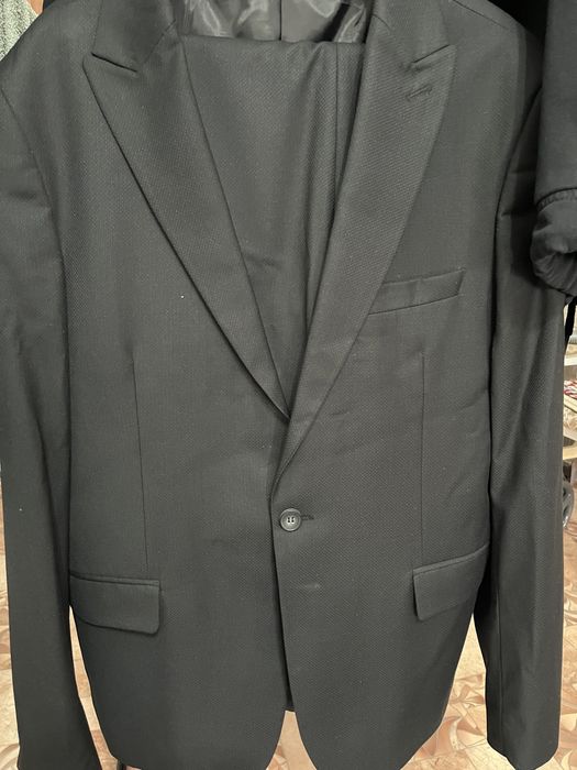 Продам костюм новый