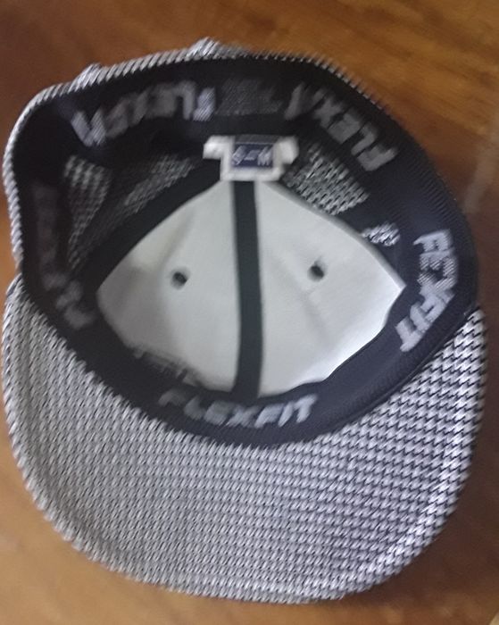Șapcă gri Vans Off The Wall.
