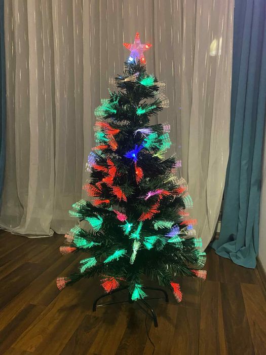 Brad artificial cu lumini