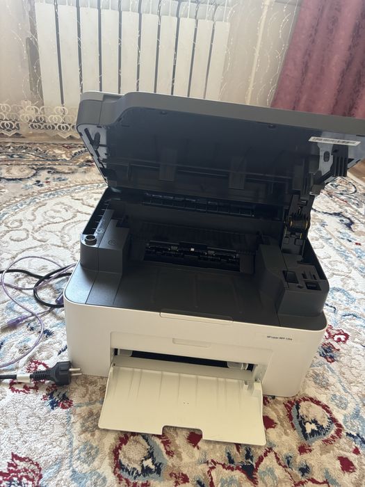 Принтер hp 2в1 ( черный-белый) сатылады!