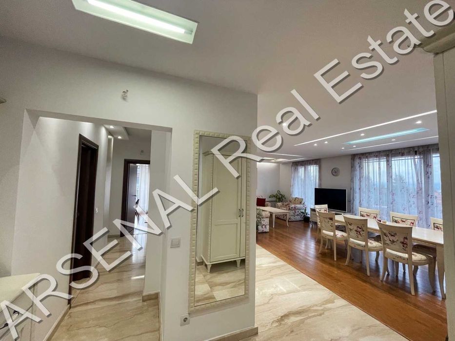 Дава се под наем Четиристаен апартамент в София, в.з. Киноцентъра - 170 кв.м за 1000 € - Снимка #1