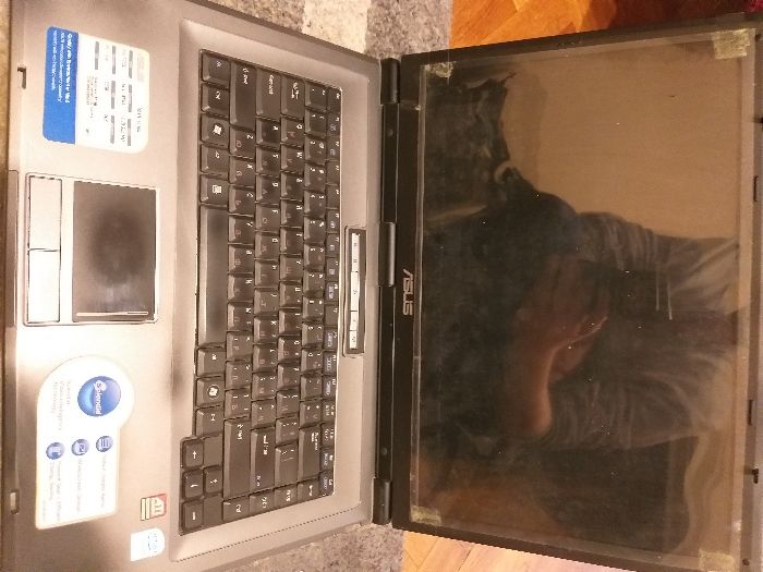Лаптоп ASUS (Асус)
