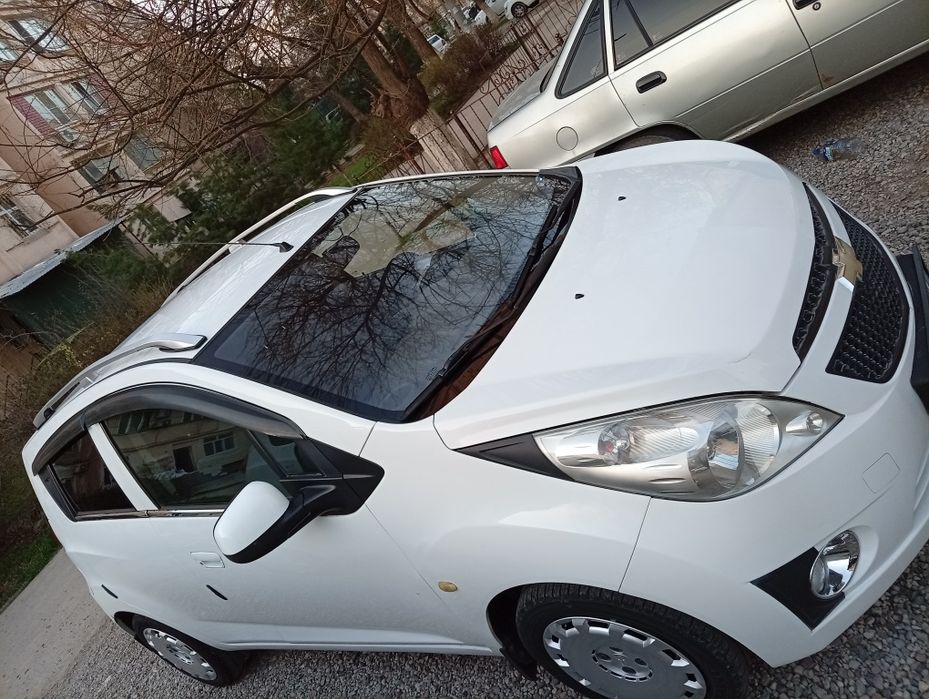 Срочна сотилади Спарк 2014 бензин