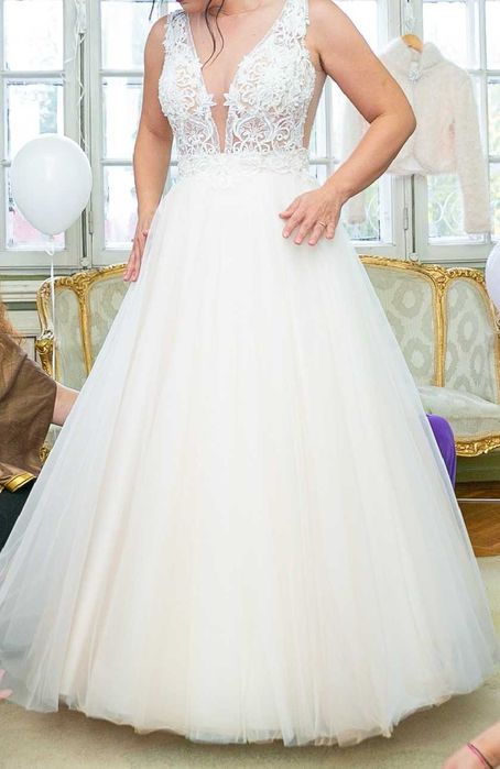 Vand rochie de mireasa, marca Darfil, culoare ivoire.