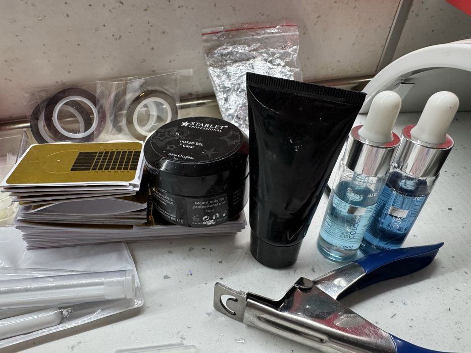 Продавам комплект за маникюр